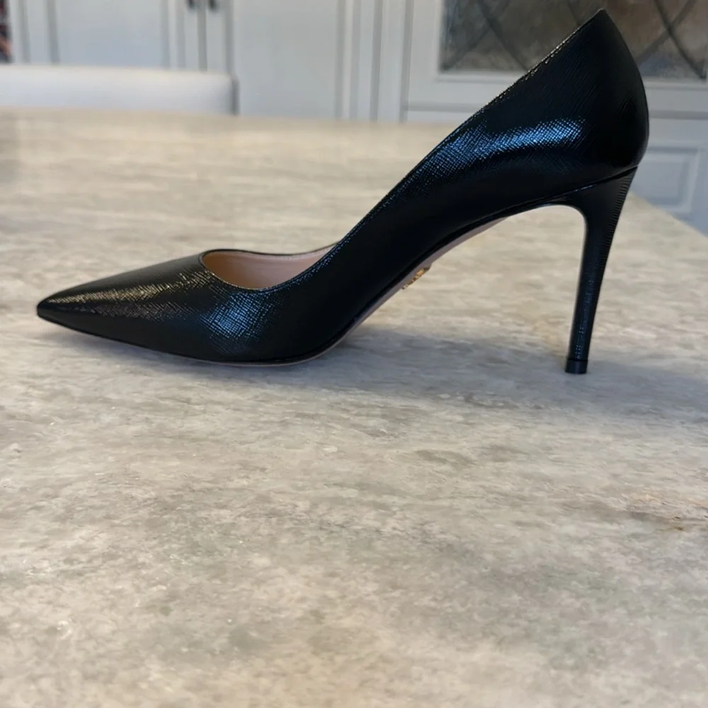 Prada Shoes, Calzature Donna in Black, size 38Euro 8US. - Picture 5 of 12